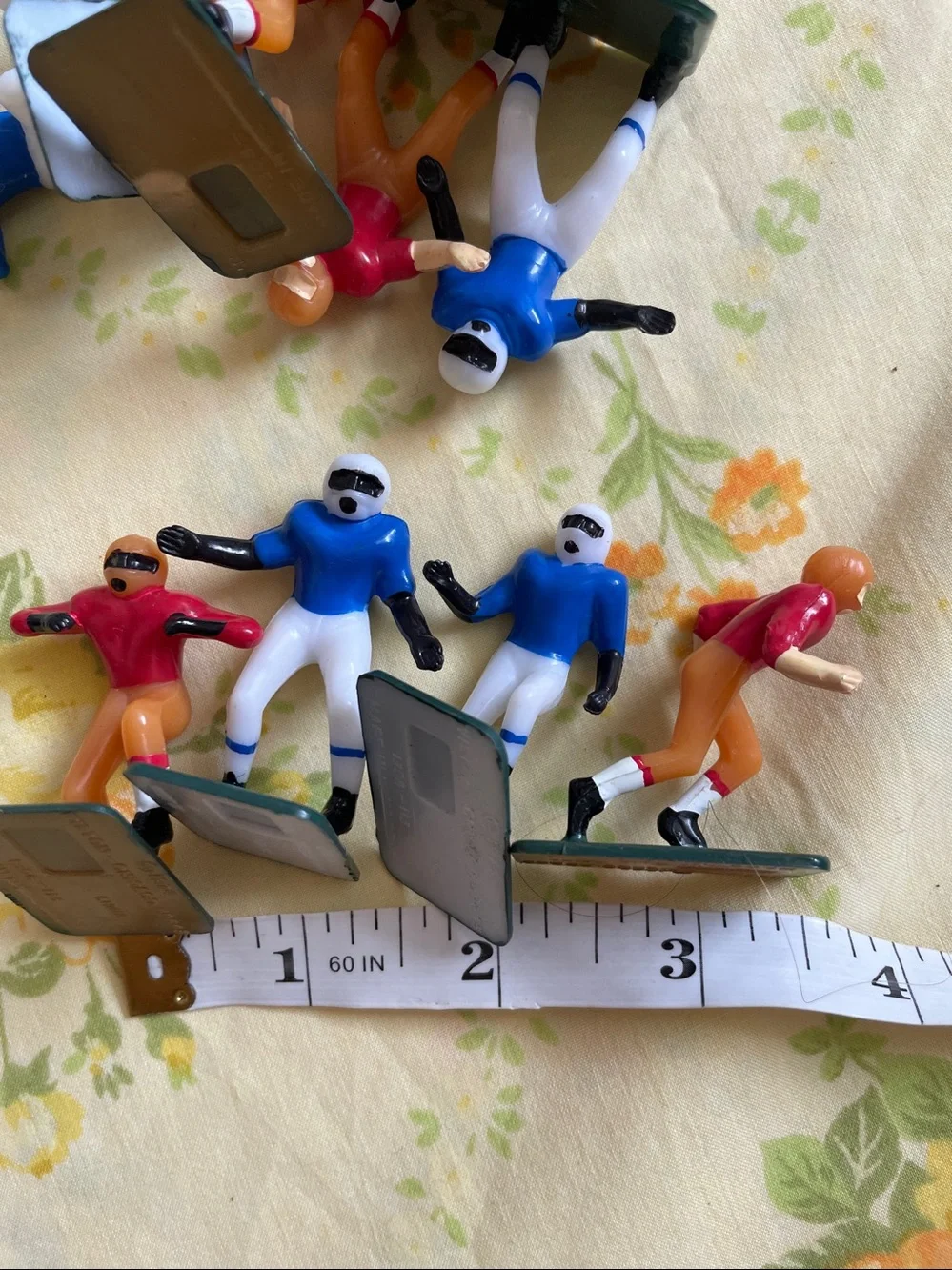 Wilton Football Player Cake Topper Bunde